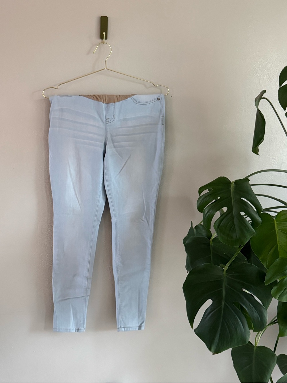 👶🏼Maternity Bundle 3/$20👶🏼 
Celebrity Pink Maternity Skinny Jeans
